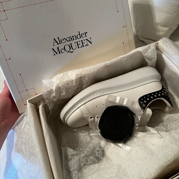 Alexander McQueen women’s sneaker size 36 - Picture 4 of 5